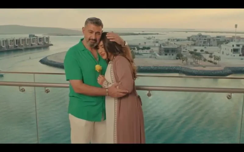 تطورات مثيرة تجمع ياسر جلال وآيتن عامر ضمن الحلقة 8 من مسلسل كلهم بيحبوا مودي